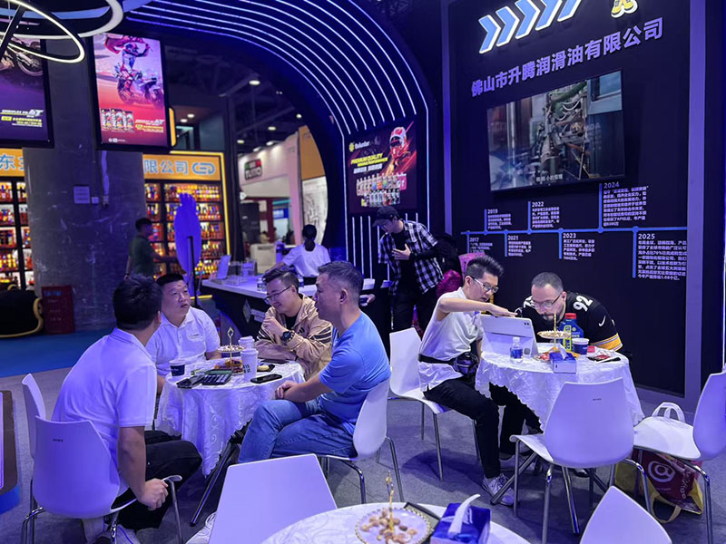 2T Engine Lubricating Oil